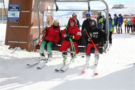 Hakkari'deki kayak merkezi farklı illerden sporcularla şenlendi - Son Dakika Haberleri